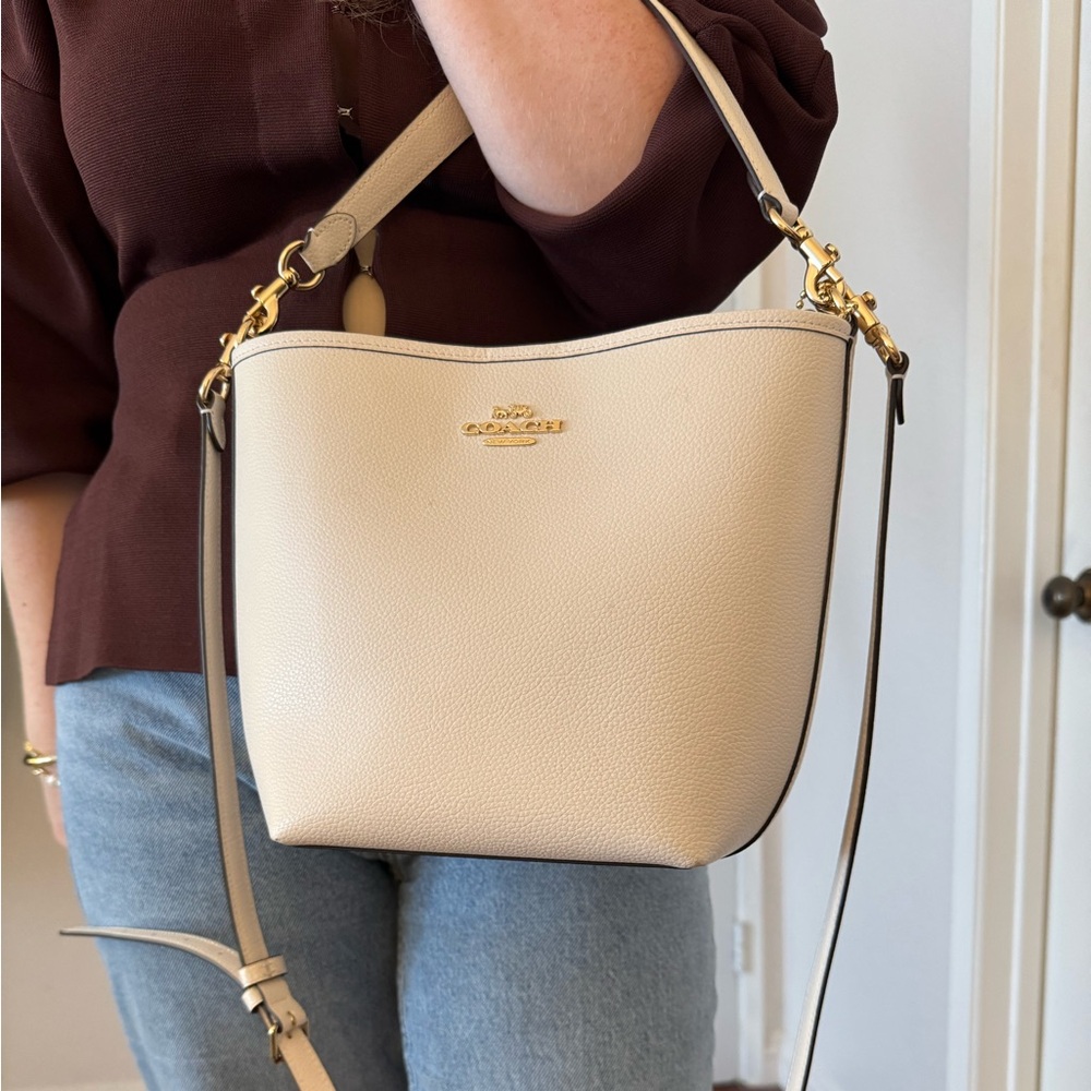 Cream-color leather small Coach tote bag/purse with brass hardware.